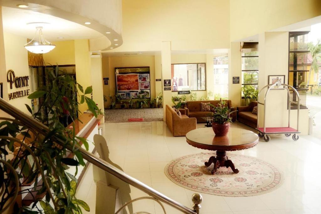 Sunny Point Hotel Davao Экстерьер фото