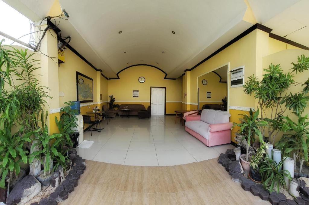 Sunny Point Hotel Davao Экстерьер фото