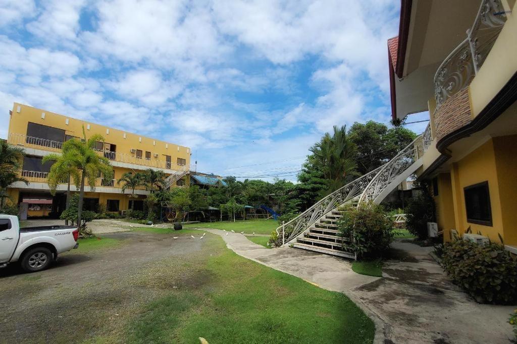 Sunny Point Hotel Davao Экстерьер фото