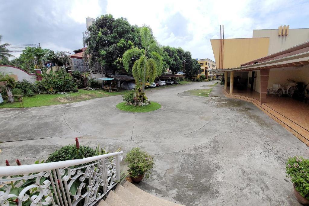 Sunny Point Hotel Davao Экстерьер фото